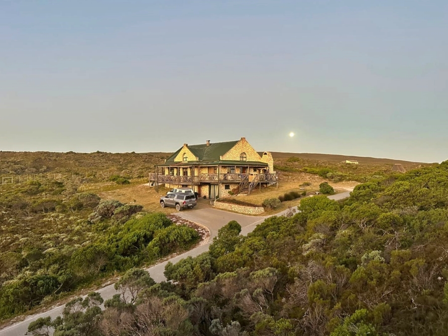 To Let 4 Bedroom Property for Rent in Suiderstrand Western Cape